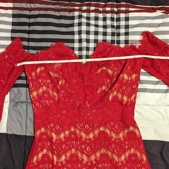 Cold-Shoulder Red Lace Dress - Picture 5 of 6